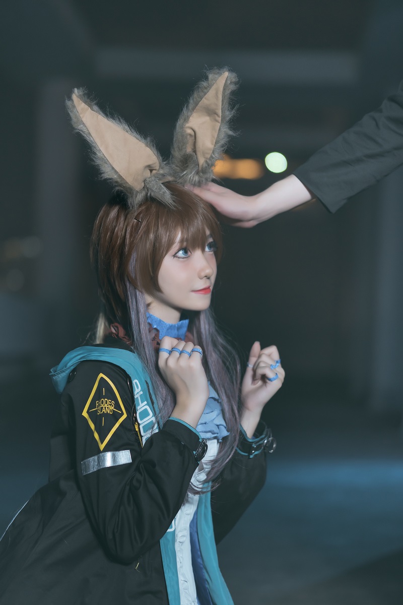 Cosplay: 南桃Momoko 阿米娅原皮 26P 高清收藏版