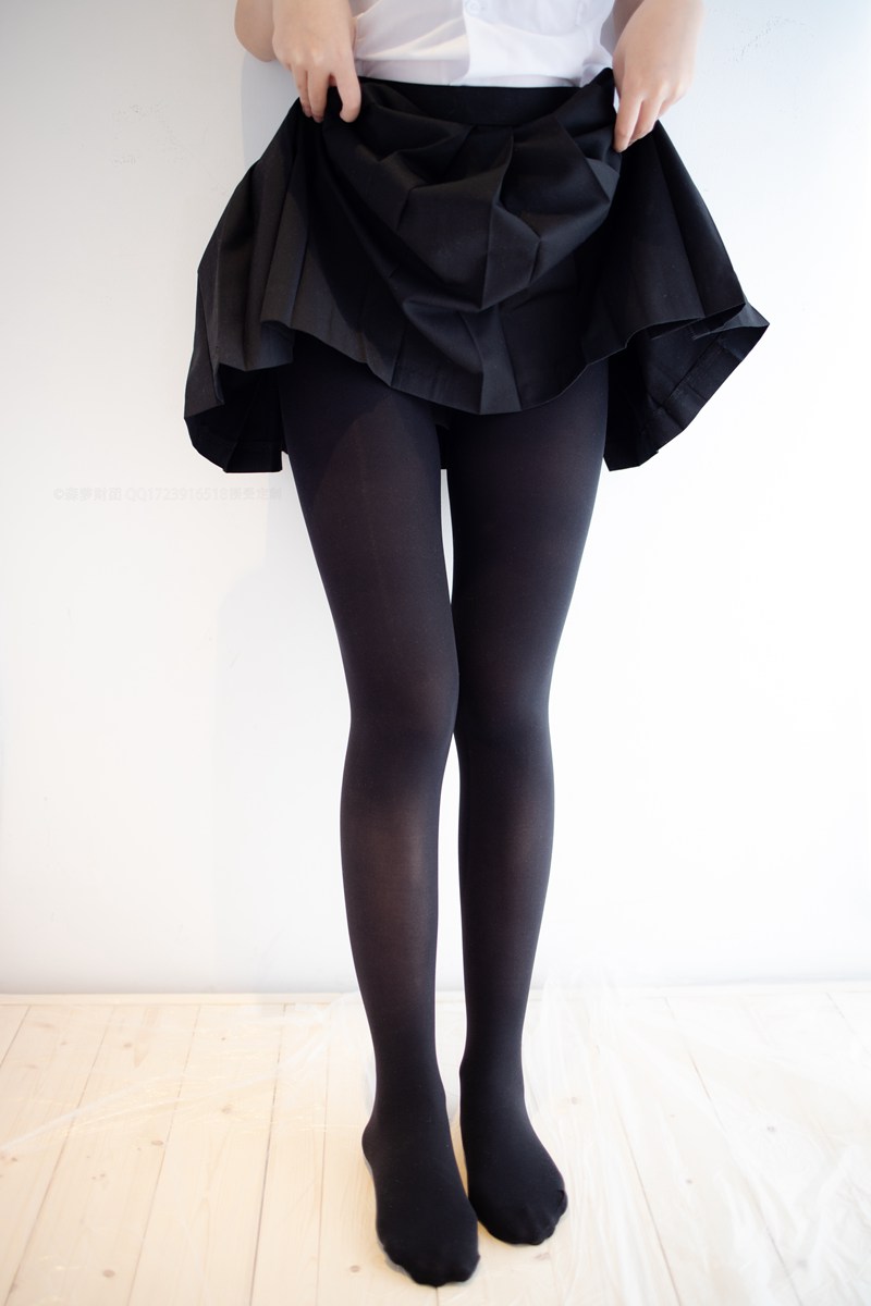 JK制服：黑丝蕾丝胖次的JK  [117P-1.28GB]