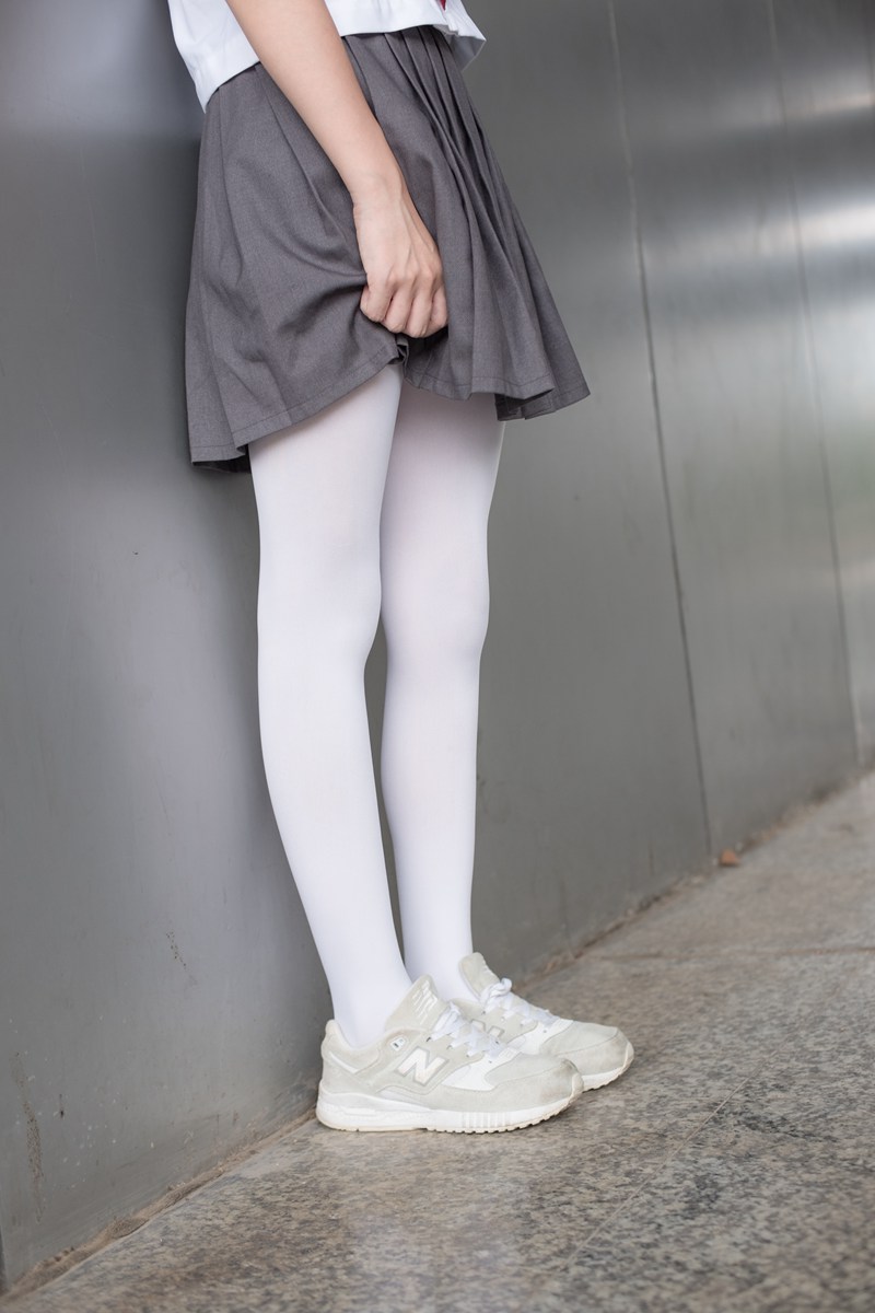 JK制服：白丝JK妹子  [70P-403MB]