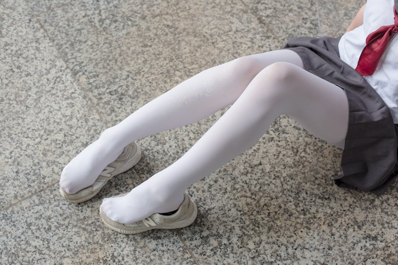 JK制服：白丝JK妹子  [70P-403MB]