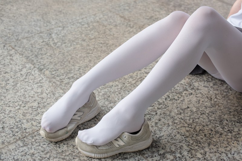 JK制服：白丝JK妹子  [70P-403MB]