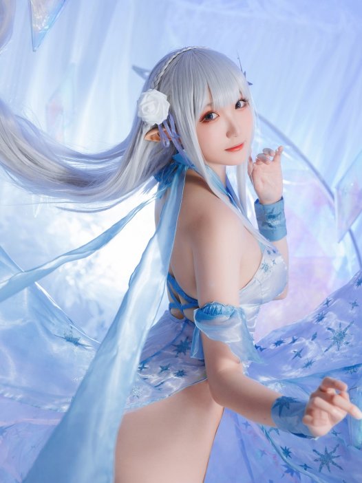 Cosplay：瓜希酱 爱蜜莉雅 水晶礼服 28P