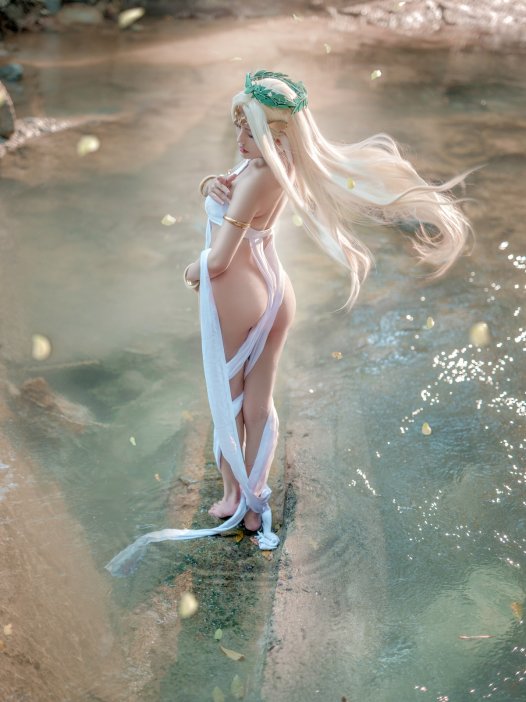 Cosplay：一笑芳香沁 黑兽白精灵 42P